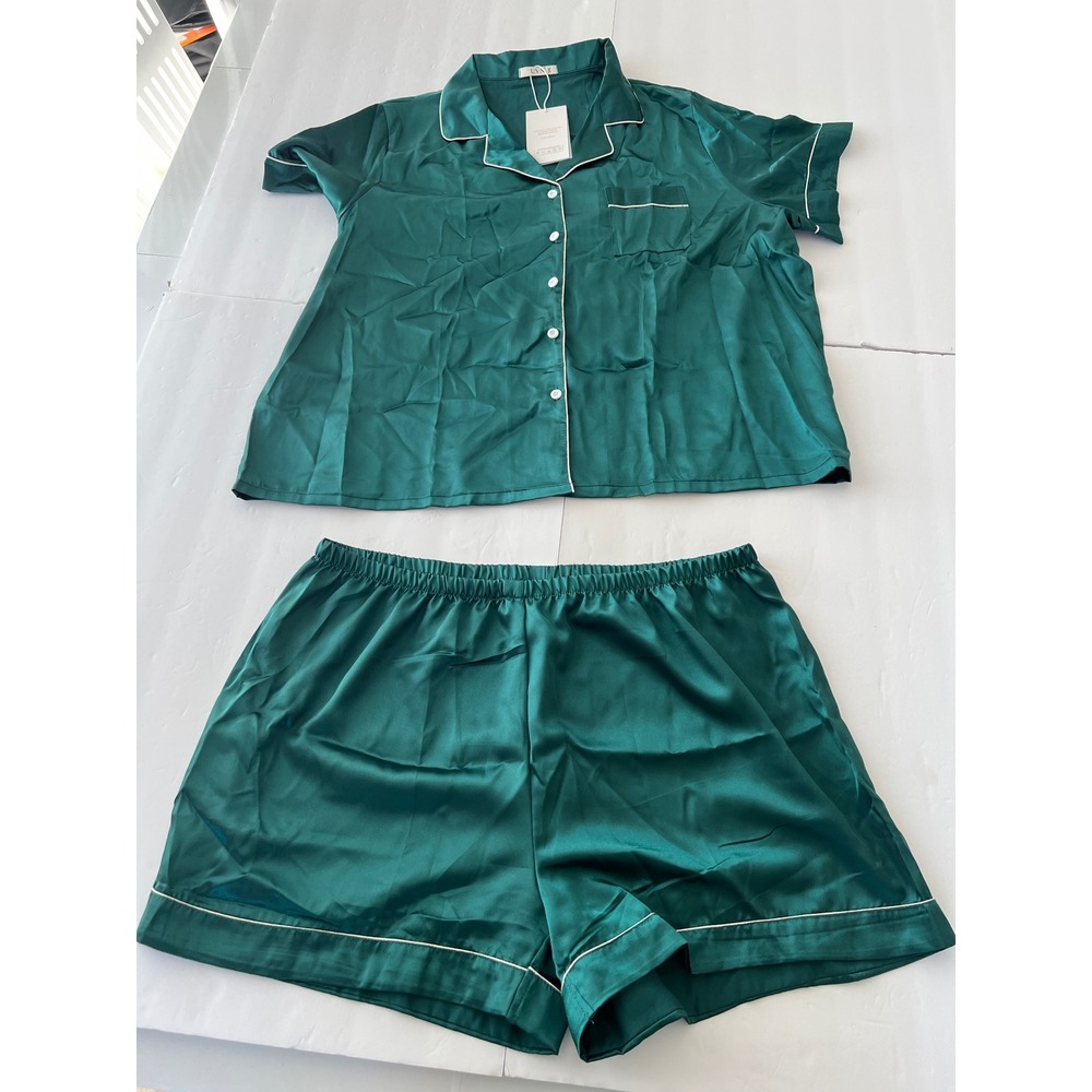 UVN Women Emerald Green Satin Pajama Set 2XL Short Sleeve Button Down Shorts NEW